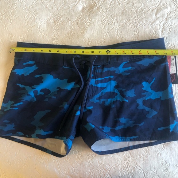 NEW. Board Shorts XL - Picture 2 of 12